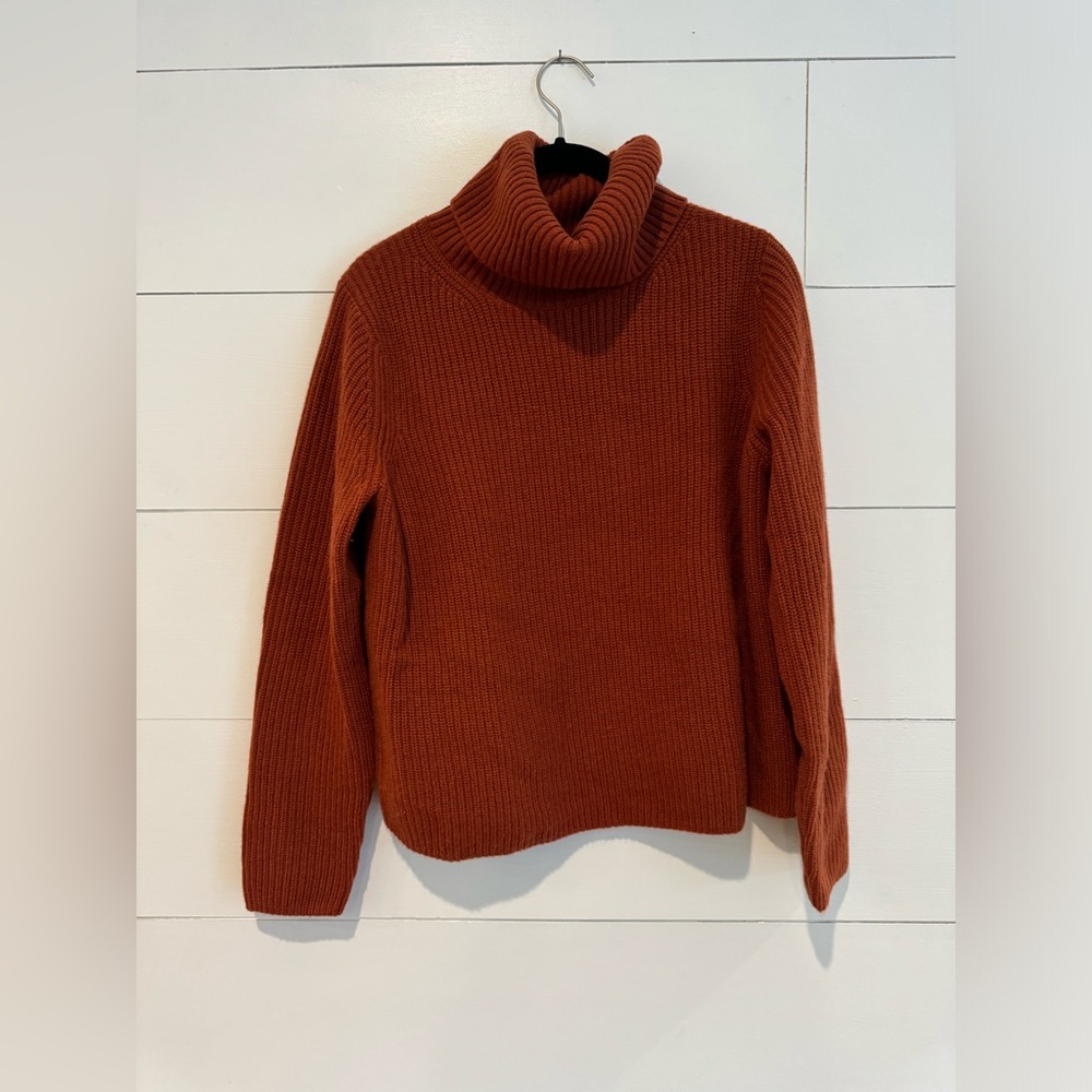 Banana Republic 100% cashmere sweater in rust sz medium